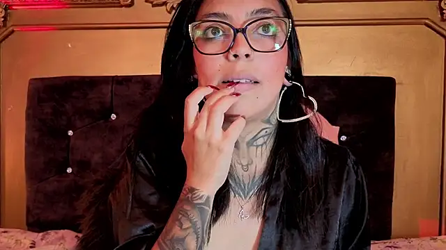 Gahia_Thompson stripchat live cam model