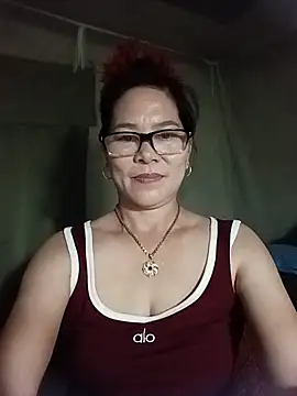 EmthichXyx stripchat live cam model