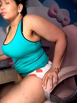 Carola-Ross stripchat live cam model