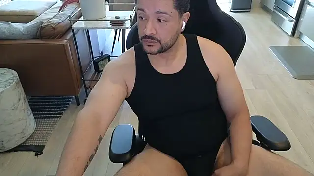 HungandThickLatin stripchat live cam model