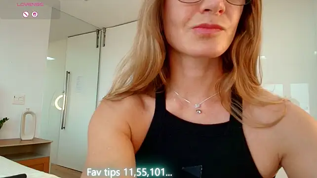 Milf_Tea stripchat live cam model