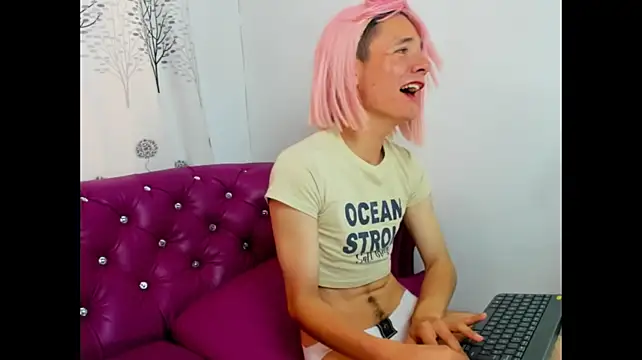 loverisu-coral stripchat live cam model