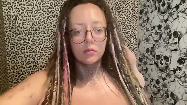 Aubrey-18XX stripchat live cam model