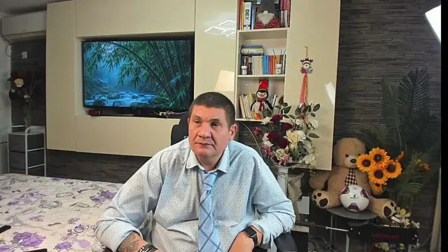 SpartacusDaddy48 stripchat live cam model