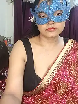 MEERAcle stripchat live cam model