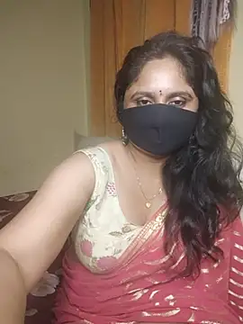 Sravvi499 stripchat live cam model