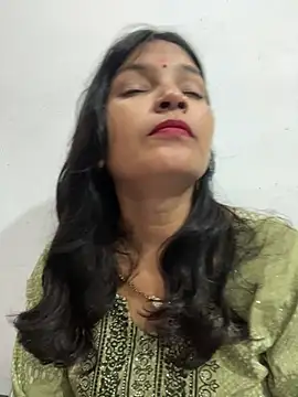 Priyaa_1433 stripchat live cam model