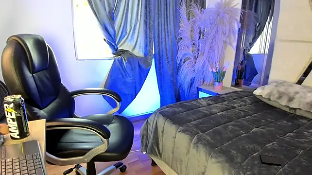CarolineFyre stripchat live cam model