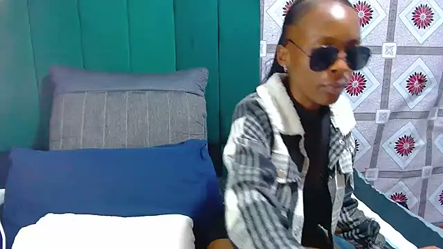 Mitchydoll stripchat live cam model