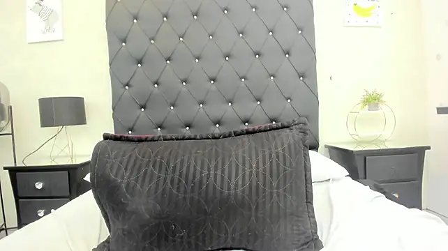 ariana_moon00 stripchat live cam model