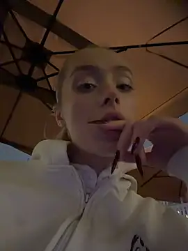 PollyDolly stripchat live cam model