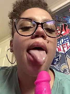 QueenNuttCollector stripchat live cam model