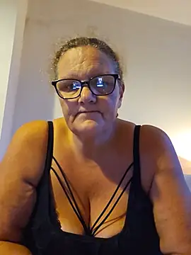 MissQueenBeex stripchat live cam model