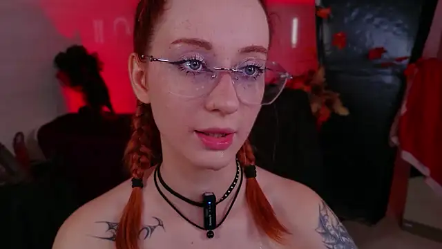 WICKEDEMBER stripchat live cam model
