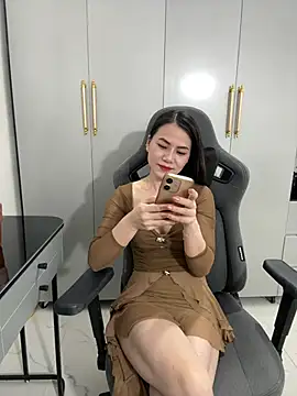 Llabi2k stripchat live cam model