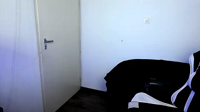ShyHotNerd stripchat live cam model