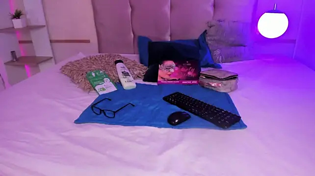 AliceMadnes stripchat live cam model