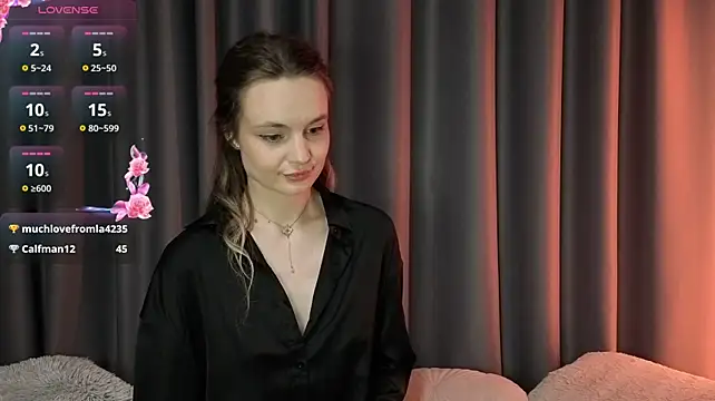 Lovelisse stripchat live cam model
