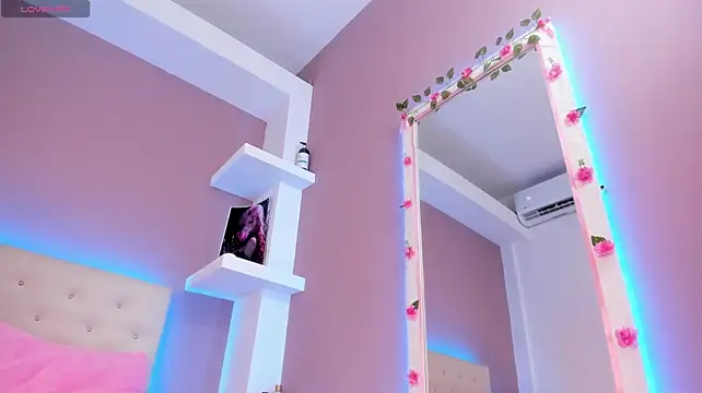 Miamoon7 stripchat live cam model