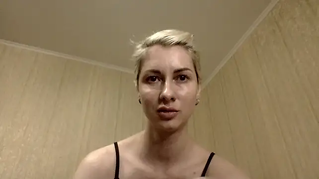 BlondieOnline_ stripchat live cam model