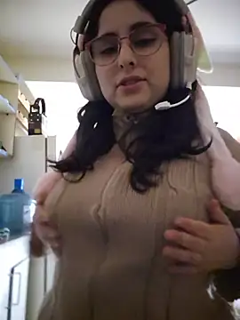 Saficha stripchat live cam model