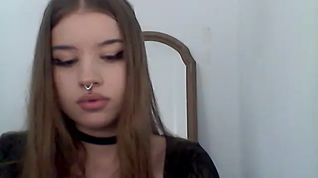 MollyHotTeen stripchat live cam model