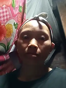Nguyen_Emaa stripchat live cam model