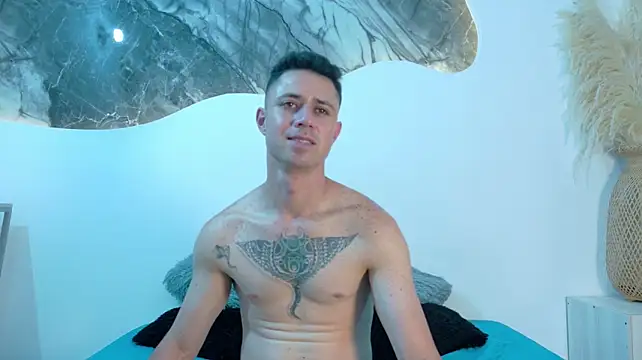 LoganKush_ stripchat live cam model