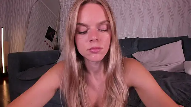 CharliSweet stripchat live cam model