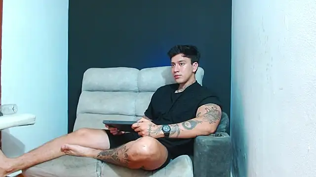JUSTIN_FULLER1 stripchat live cam model
