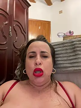 laarti stripchat live cam model