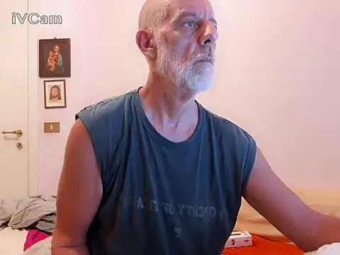 PierPesaroX stripchat live cam model