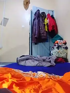 Cute-mish stripchat live cam model