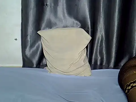 sexyqweenn stripchat live cam model