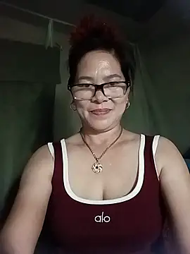 EmthichXyx stripchat live cam model