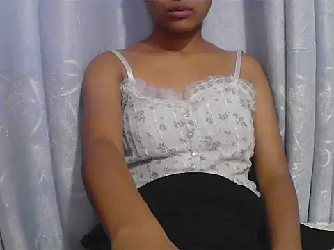 CLARA-035 stripchat live cam model