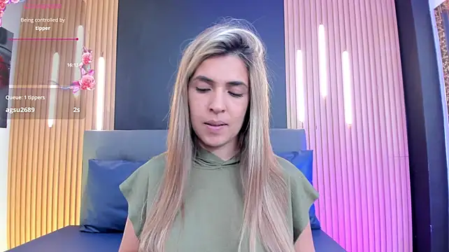 EvaaLovia1 stripchat live cam model