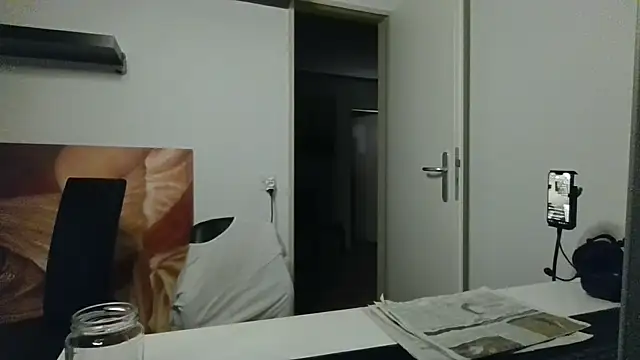 alpha-hunk stripchat live cam model