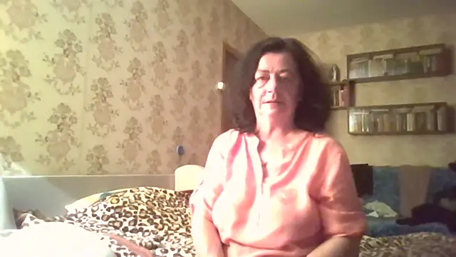 GypsiQueen2 stripchat live cam model