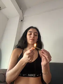Belle_Lea stripchat live cam model