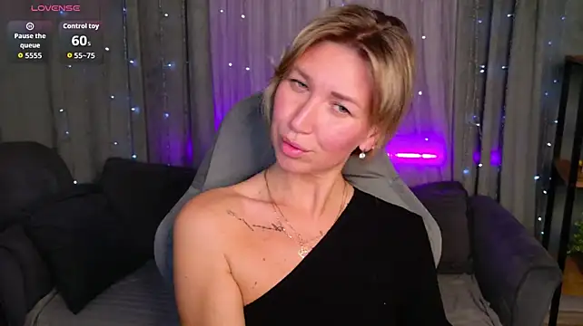 MilaBott stripchat live cam model