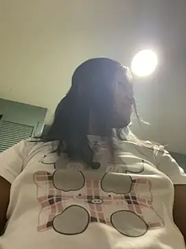 LeahBar stripchat live cam model