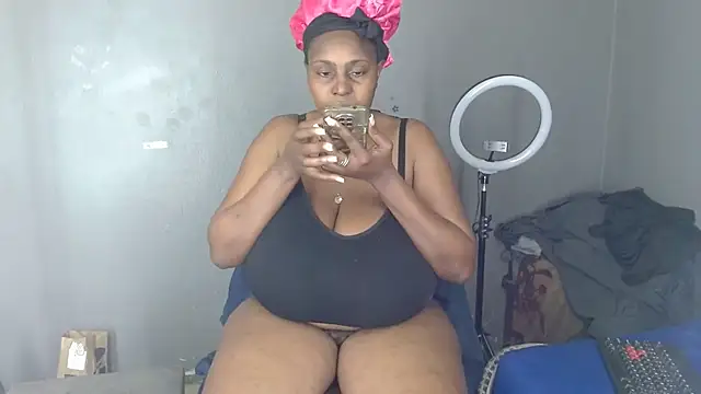 Bustyboobs1986xXx stripchat live cam model