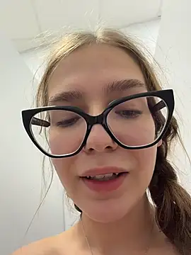 MilliWish stripchat live cam model