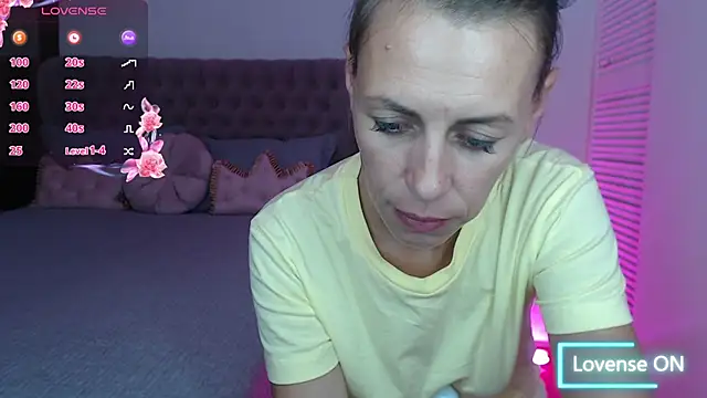 Bellacandyy stripchat live cam model