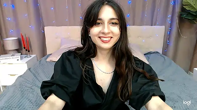 AdrianaCutes stripchat live cam model