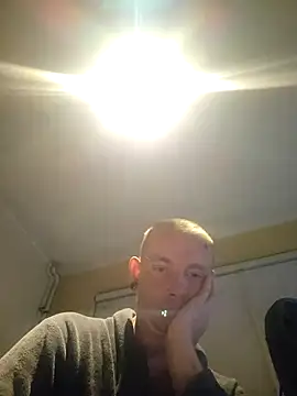 piercingpik stripchat live cam model