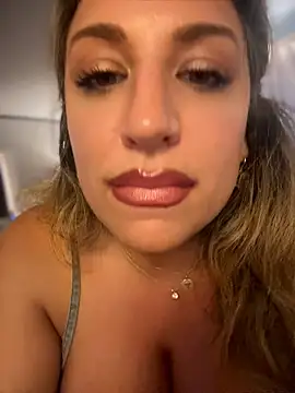 miamellycious stripchat live cam model