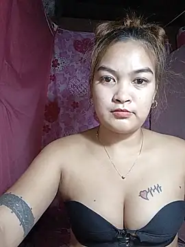 Hotmama21xx stripchat live cam model