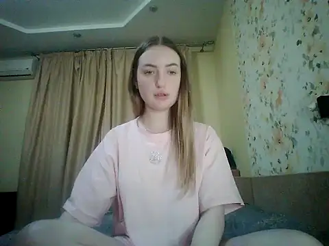 Lisanta stripchat live cam model